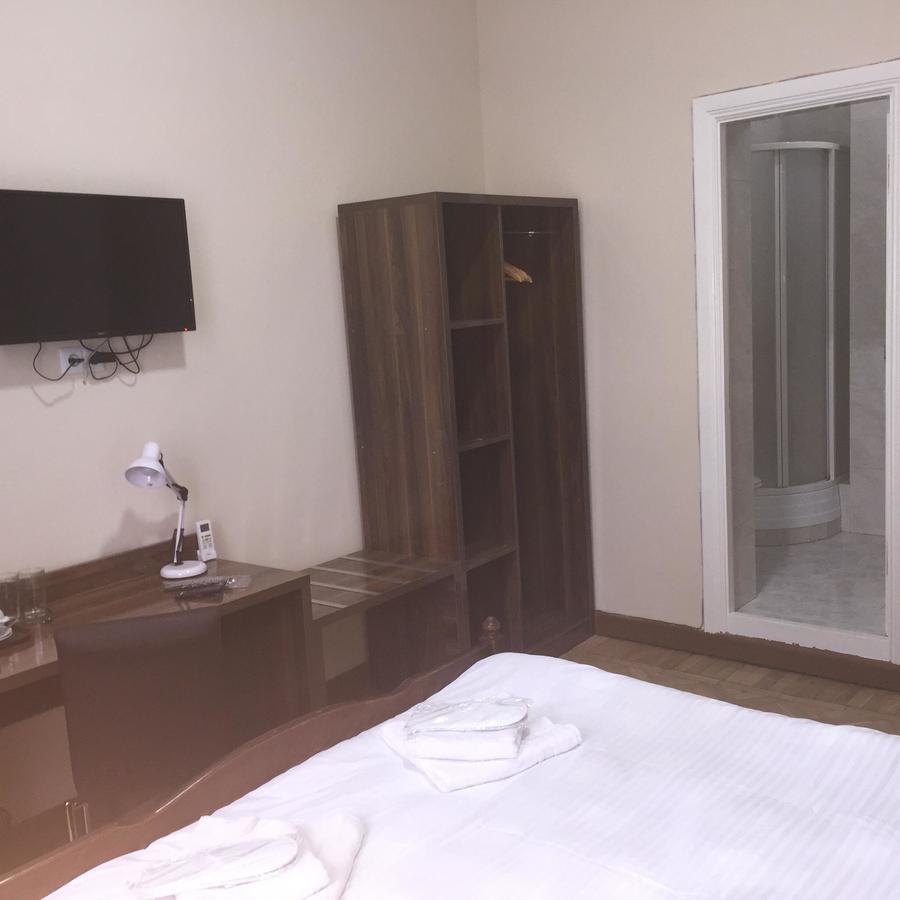 Hotel Nice Tbilisi Bagian luar foto